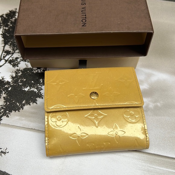 Authenticated Louis Vuitton monogram vernis wallet - LV wallet - Designer wallet - Picture 1 of 17